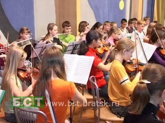 Юные музыканты области собрались в единый симфонический оркестр