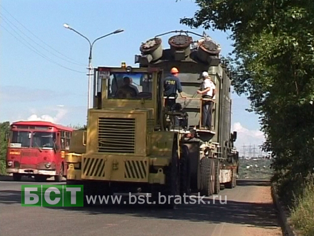 Один из самых тяжелых грузов перевозили сегодня с Братской ГЭС