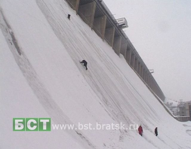 Альпинистам покорилась Братская ГЭС 