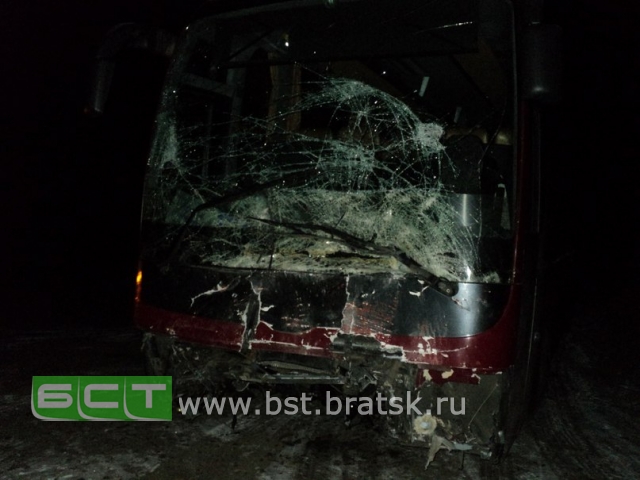 Рейсовый автобус &quot;Иркутск-Братск&quot; попал в ДТП. Два человека погибли