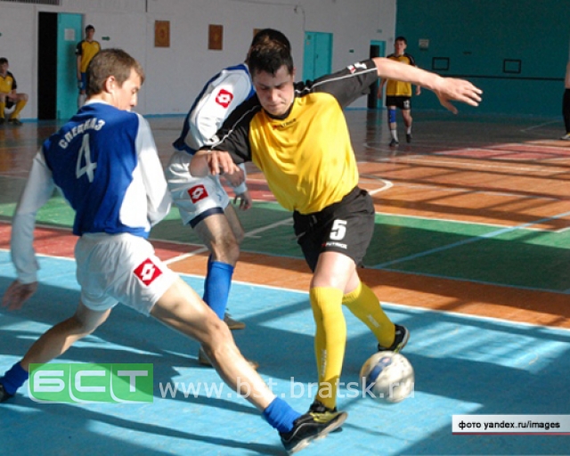 В спорткомплексе Сибирь прошёл турнир по мини-футболу