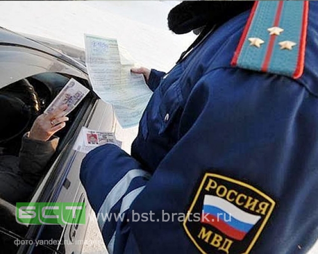 Иркутского инспектора ДПС осудили за взятку