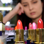 ВЫХОД В СВЕТ: подбираем помаду