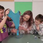 МАЛЕНЬКАЯ СТРАНА: Создаём слайм из подручных материалов