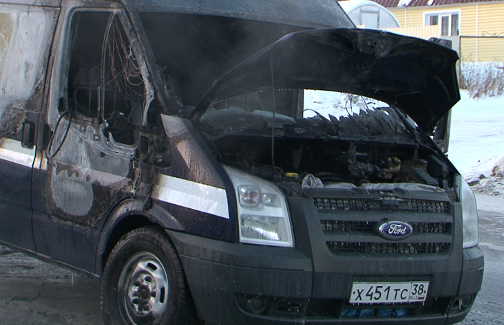 Автомобиль "Спецсвязи" сгорел в Братске