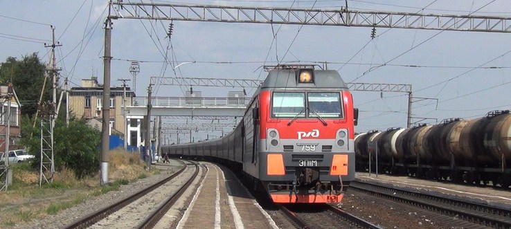 Начальнику пассажирского поезда Кисловодск-Тында неожиданно пришлось стать акушером