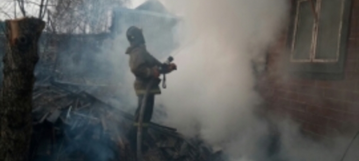 В Иркутском районе мальчик поджигал траву и спалил отцовский КАМАЗ