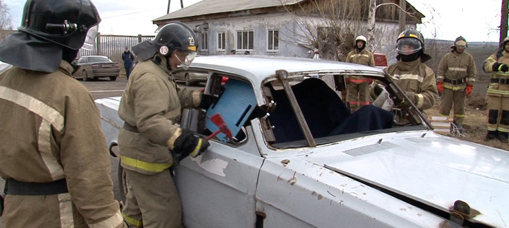 Братские  пожарные оперативно ликвидировали последствия ДТП и спасли пассажиров