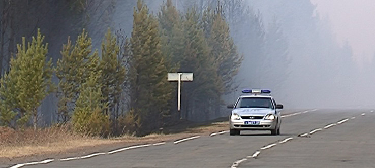 Из-за лесных пожаров перекрыли дорогу в посёлок Бикей