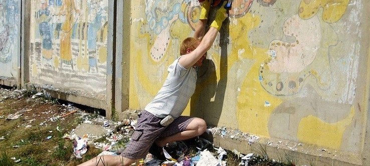 Художники украсят бетонный забор у храма на улице Мира