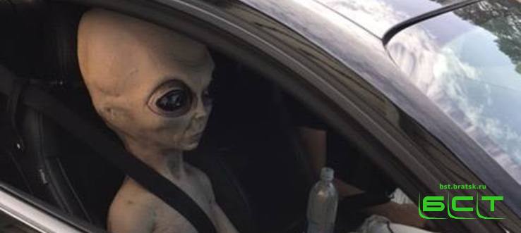 Полицейские нашли пришельца в машине американца