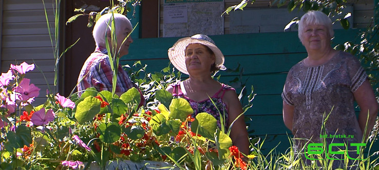 Жители Падунского округа превратили свой двор в райский сад