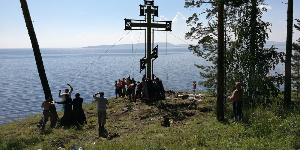 На горе Монастырской в Братске установили православный крест