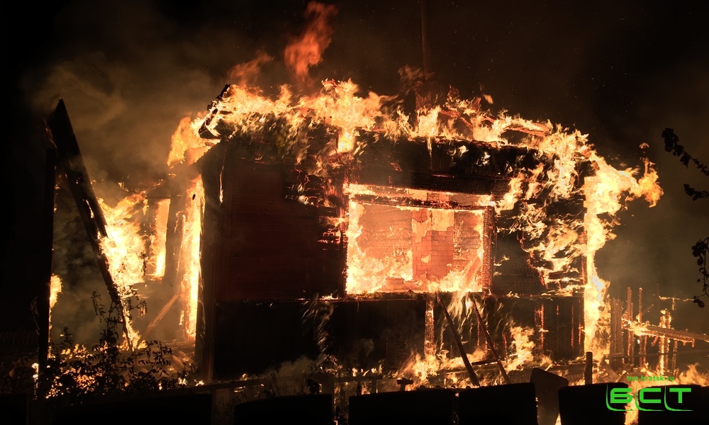 В Братске на Моргудоне огонь полностью уничтожил дачный дом