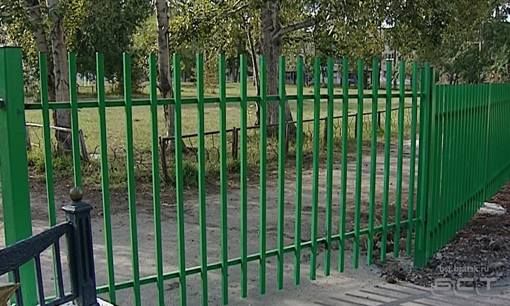 На бульваре Орлова в Гидростроителе внезапно появился забор