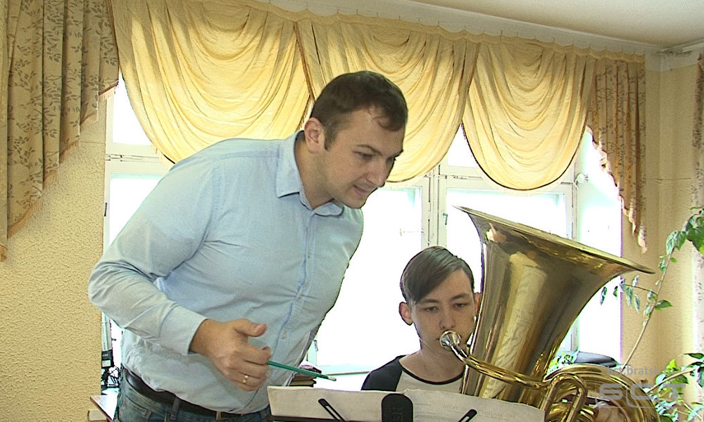 Столичные виртуозы провели мастер-класс для юных музыкантов Братска