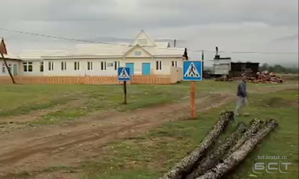 Самый абсурдный пешеходный переход России оборудовали в Иркутской области