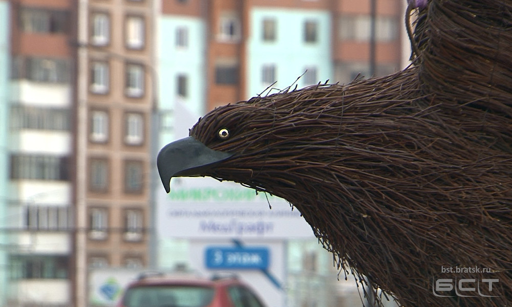 Топиарный орёл на улице Крупской возродился из пепла