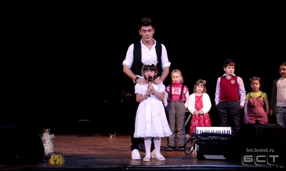 Юная братчанка выступила на главной сцене города с Петром Дрангой