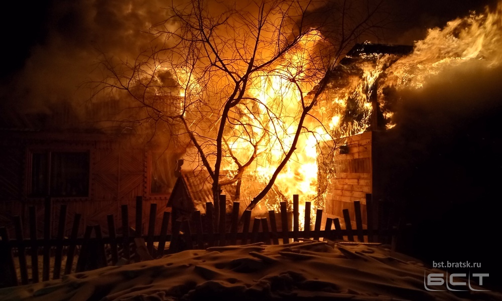 В посёлке Порожском на пожаре пострадал человек