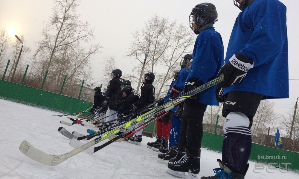 Юные хоккеисты Братска вышли на лёд в первых соревнованиях сезона