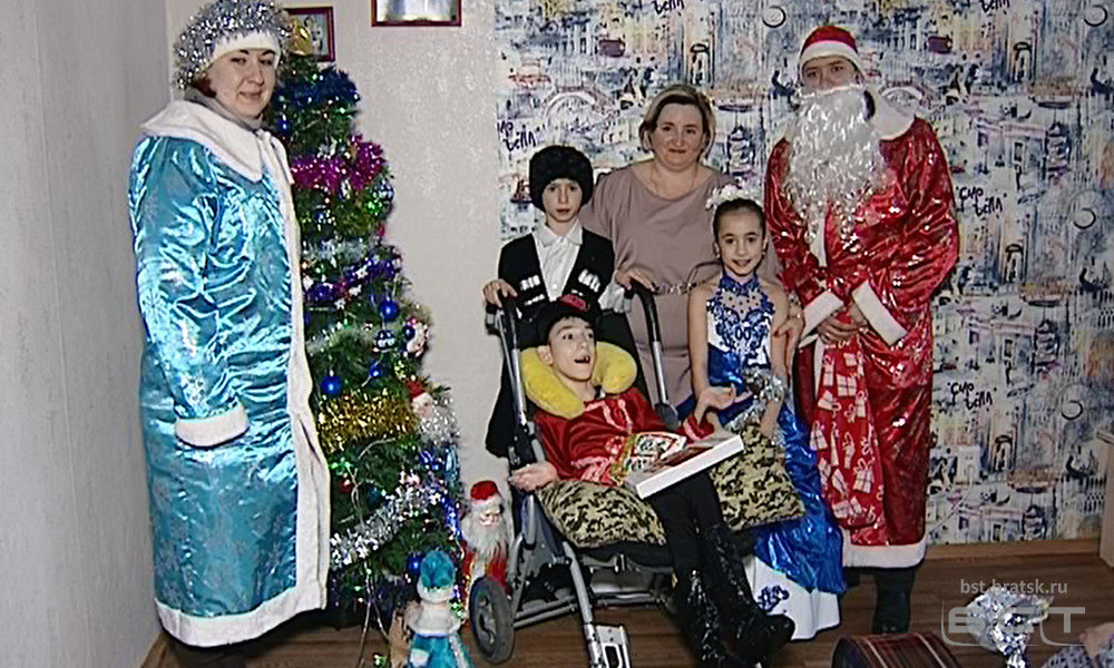 В дверь к детям с ограниченными возможностями здоровья постучался Дед Мороз