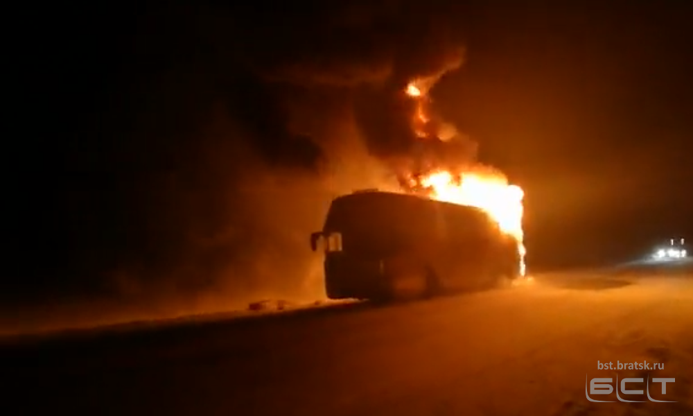 Автобус с пассажирами загорелся в Тулунском районе