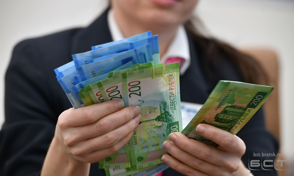 Продавцов могут оштрафовать за отказ принимать новые банкноты
