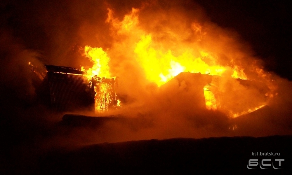 Дом сгорел в Южном Падуне накануне вечером