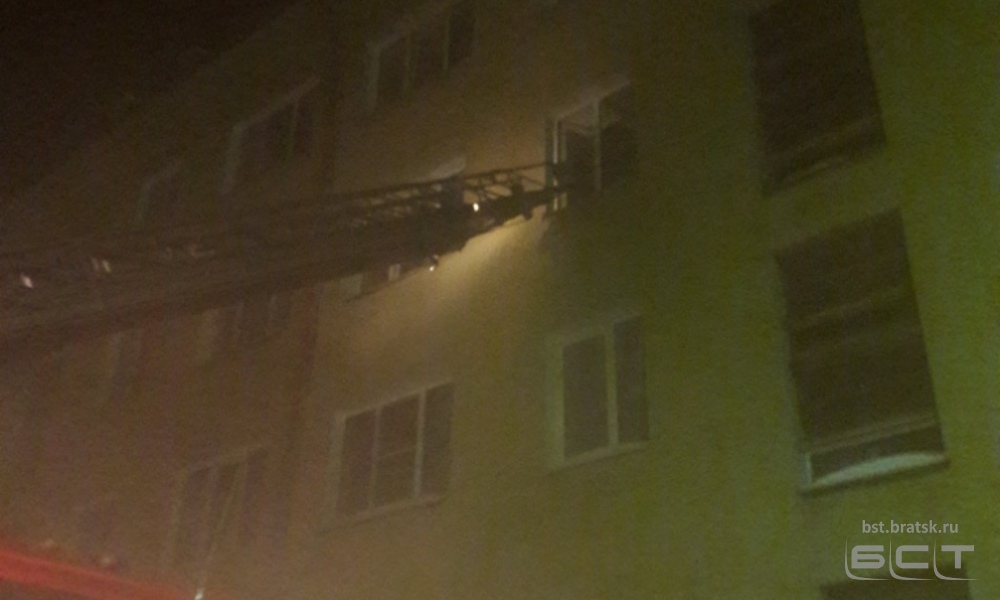 Двухкомнатная квартира сгорела в Братске