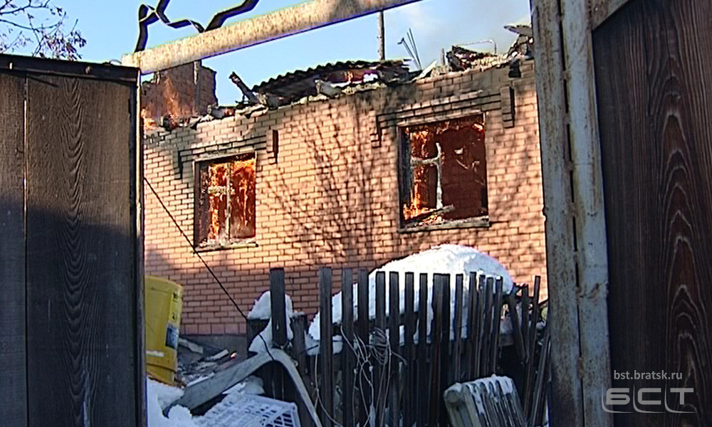 Дом сгорел сегодня в посёлке Чистый