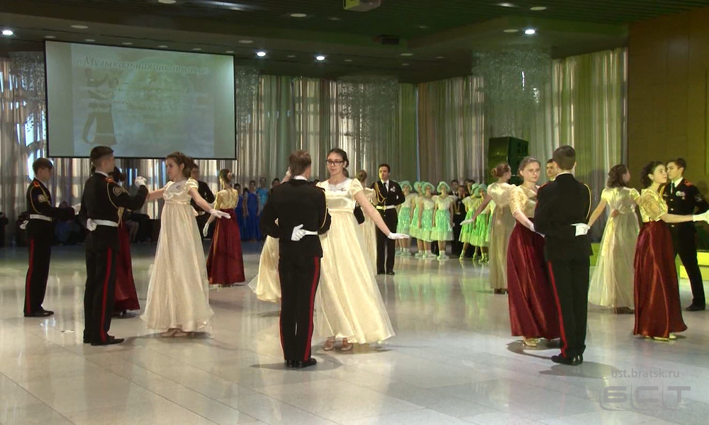 Братчане приняли участие в кадетском балу в Красноярском крае