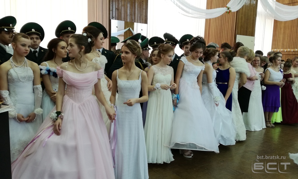 В Братске выбрали принца и принцессу на "Петровском" балу