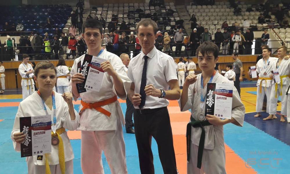 Братские каратисты вернулись с медалями с областных соревнований