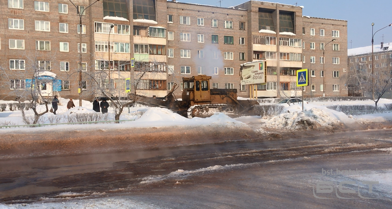 На проспекте Ленина продолжают устранять последствия прорыва водопровода