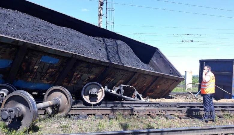 В Тайшете пять вагонов с углем сошли с рельсов