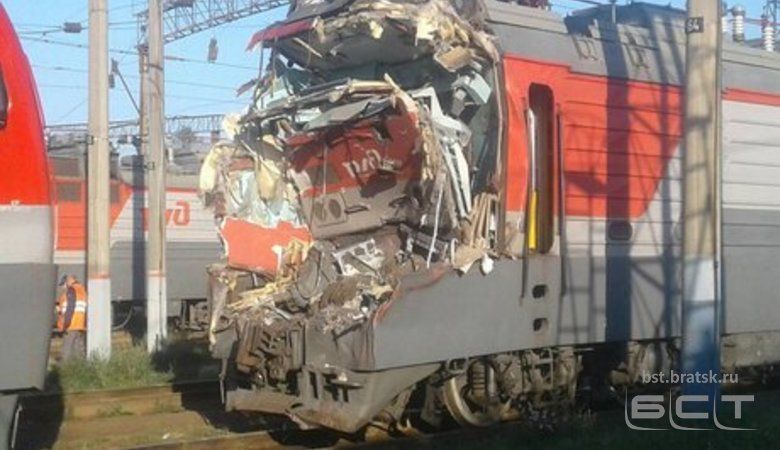 Два локомотива столкнулись на станции Иркутск-Сортировочный