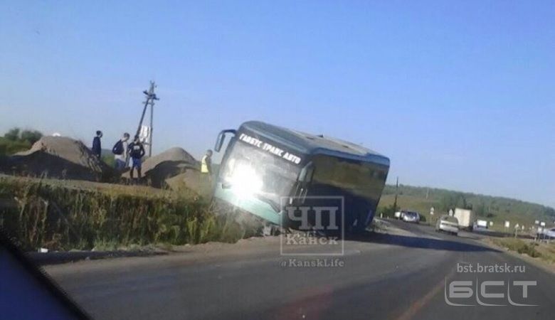 Автобус с хоккеистами ангарского «Ермака» попал в ДТП под Канском