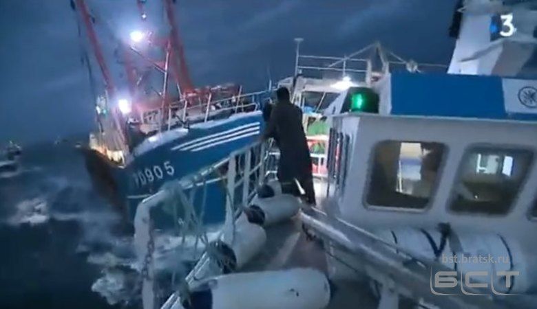 Морской бой в Ла-Манше: французские рыбаки пошли на таран британских сейнеров(ВИДЕО)