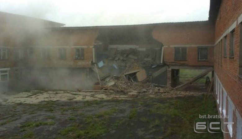 В селе Уян Куйтунского района обрушилась часть здания школы