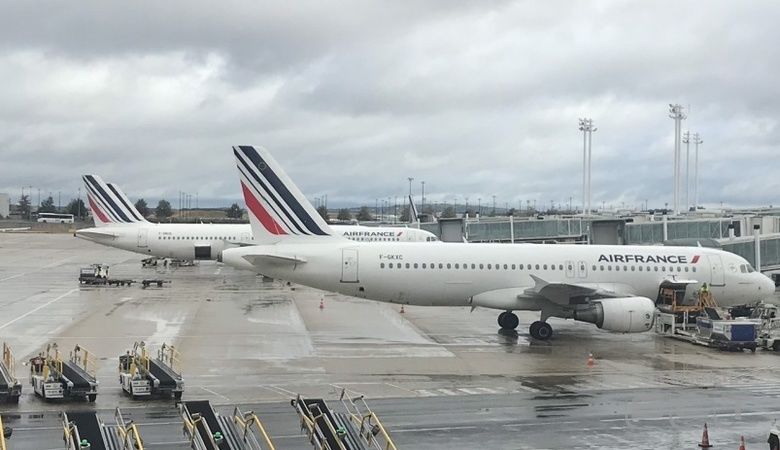 Летевшие из Франции пассажиры Boeing остались в Иркутске из-за поломки резервного борта