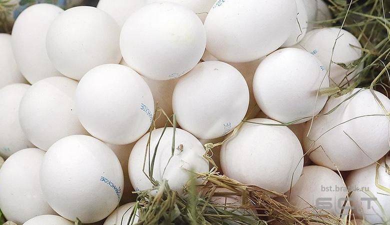 Яйца в России стали продавать девятками