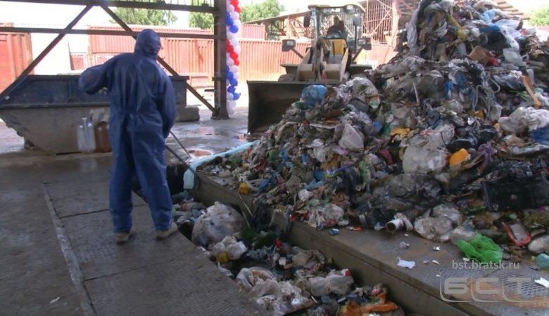 Медведев подписал постановление о тарифах на вывоз мусора в регионах