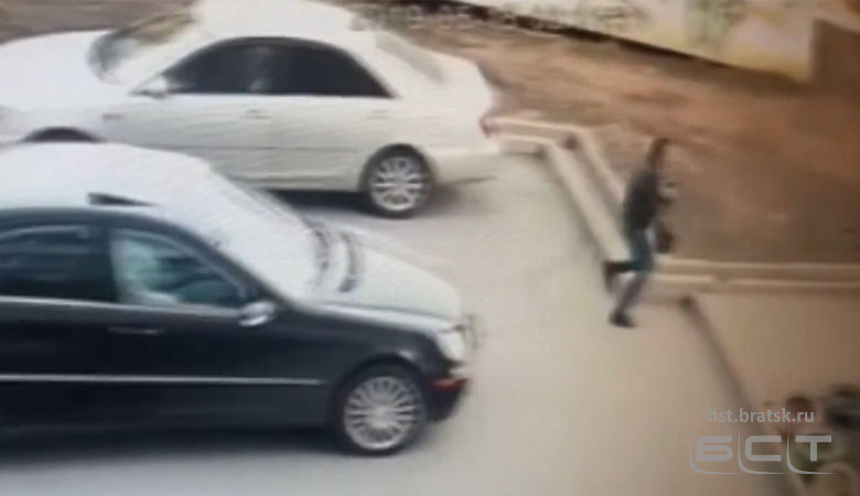 В Иркутске разыскивают водителя, насмерть сбившего подростка на "зебре"