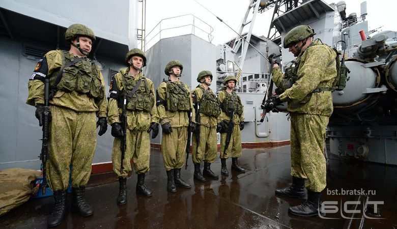 С 1 октября российским военнослужащим и правоохранителям повысят оклады