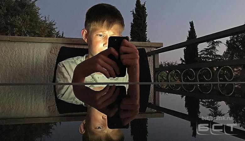 Ученые из РФ доказали негативное влияние мобильников на детей