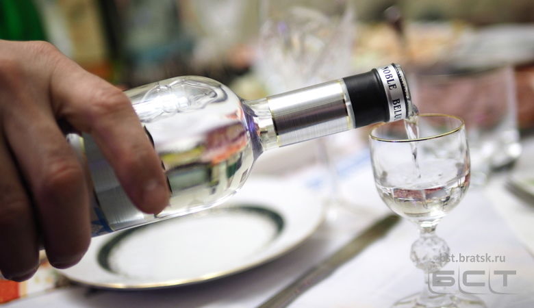 Смертность от отравления алкоголем выросла в России 
