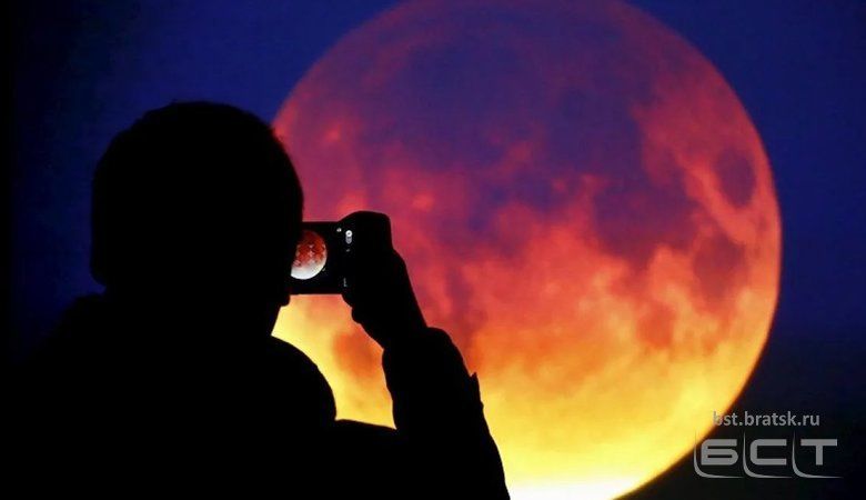 Россияне могут увидеть самое масштабное полутеневое лунное затмение