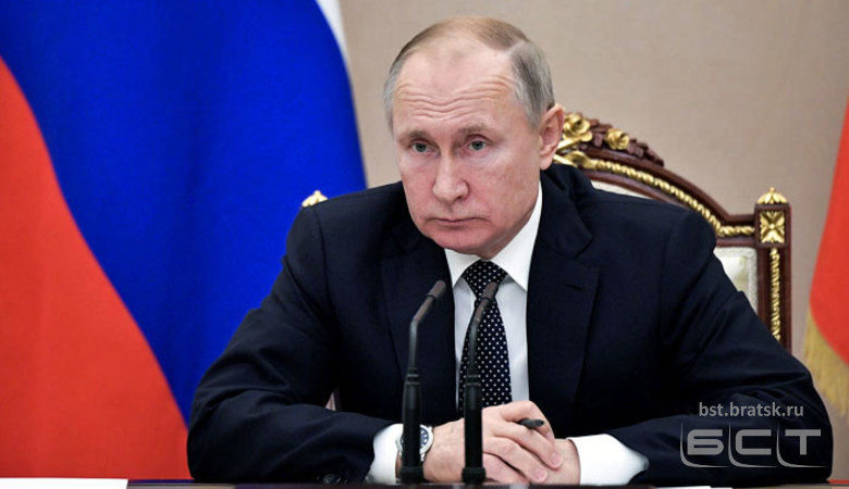Путин поручил ввести выплату семьям с низким доходом на детей 3-7 лет