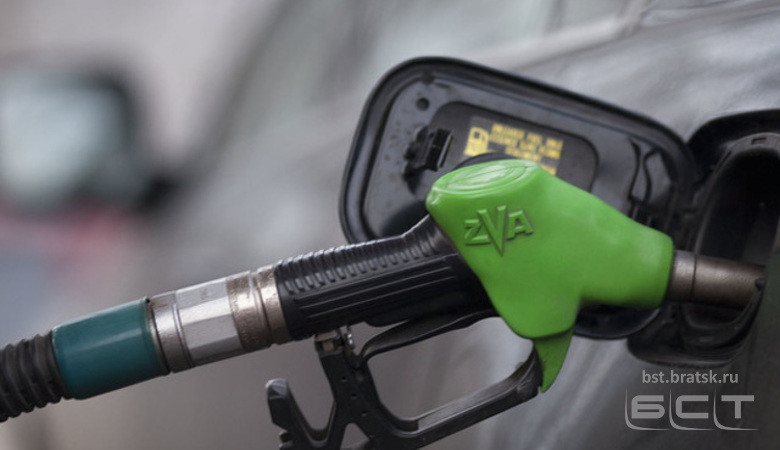 Бензин в России не подешевеет из-за обвала цен на нефть